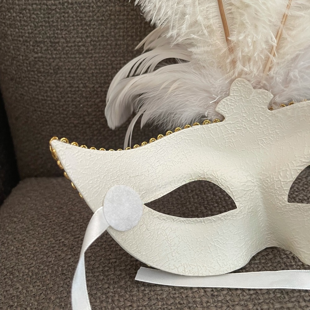 COPY - Gorgeous Mask just in time for Halloween - Picture 5 of 6